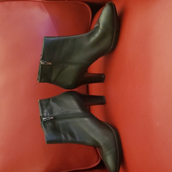 ๐ Anne Klein Ankle Boots 3.5" Heel - Size 8 ๐ - Picture 3 of 6
